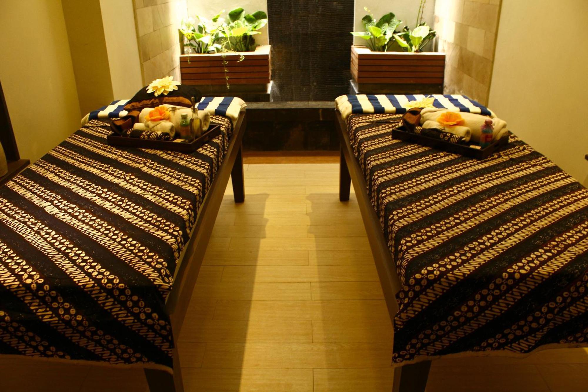 Crystal Lotus Hotel Yogyakarta Melati Exterior photo