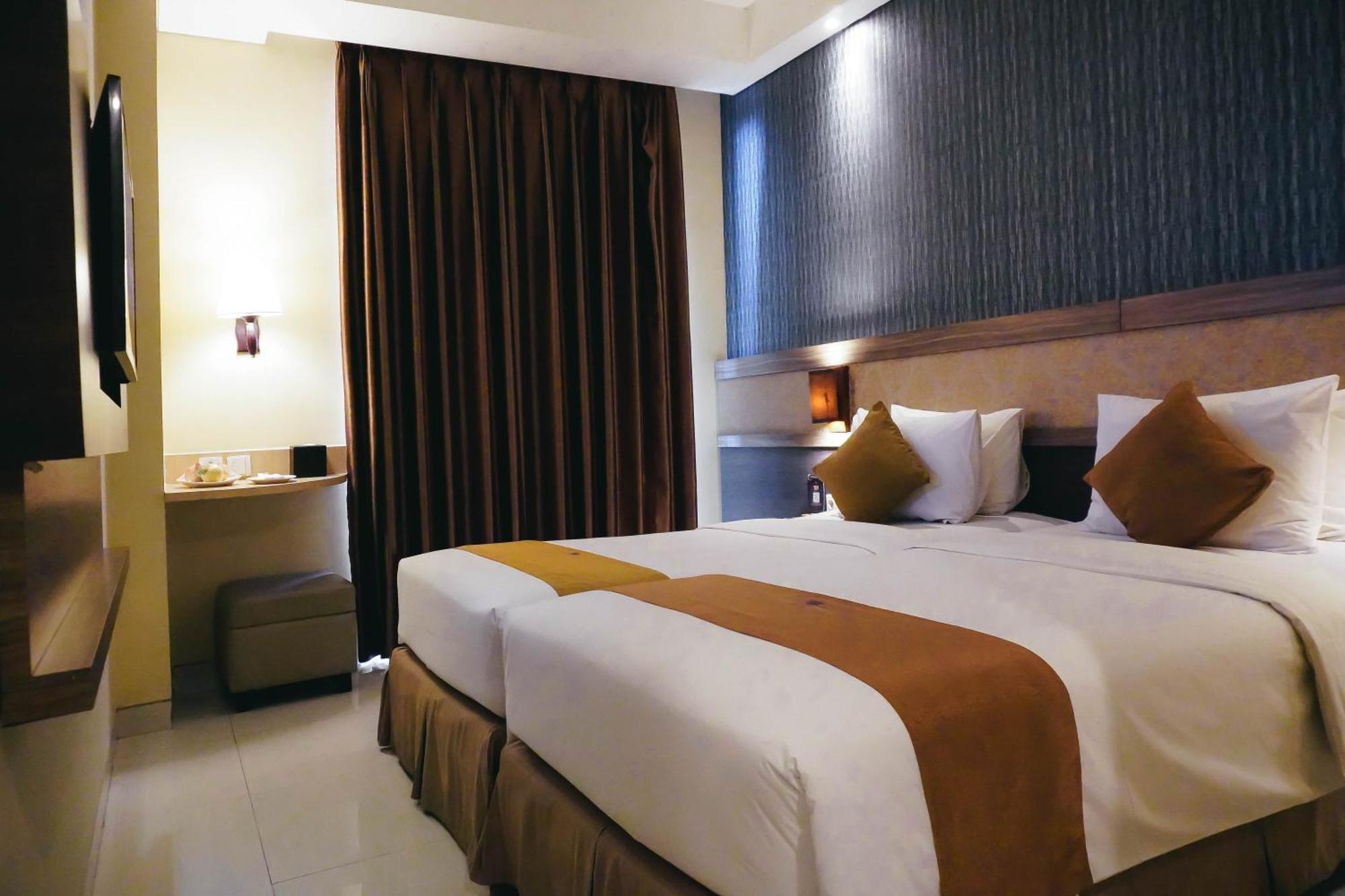 Crystal Lotus Hotel Yogyakarta Melati Exterior photo