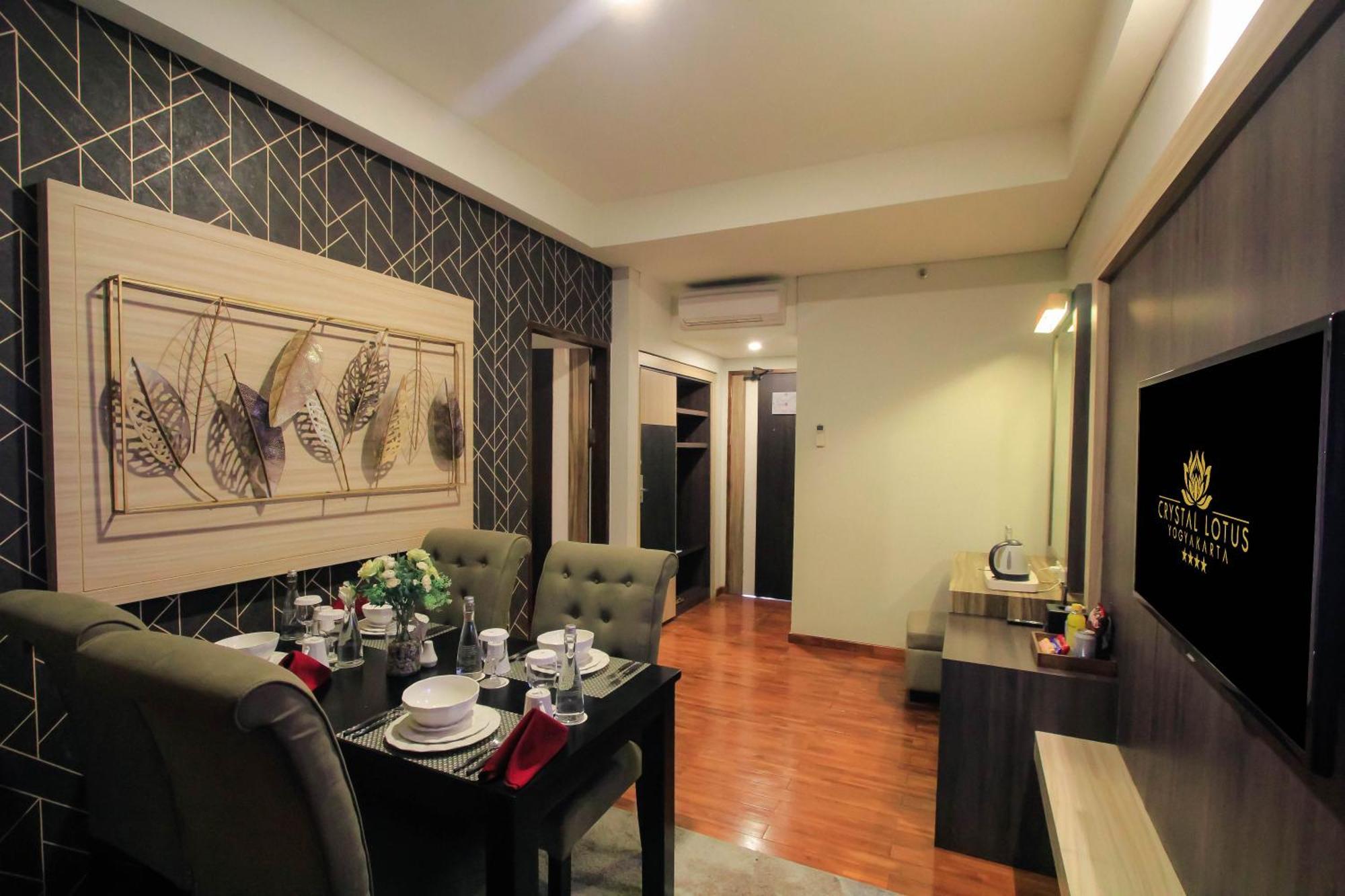 Crystal Lotus Hotel Yogyakarta Melati Exterior photo