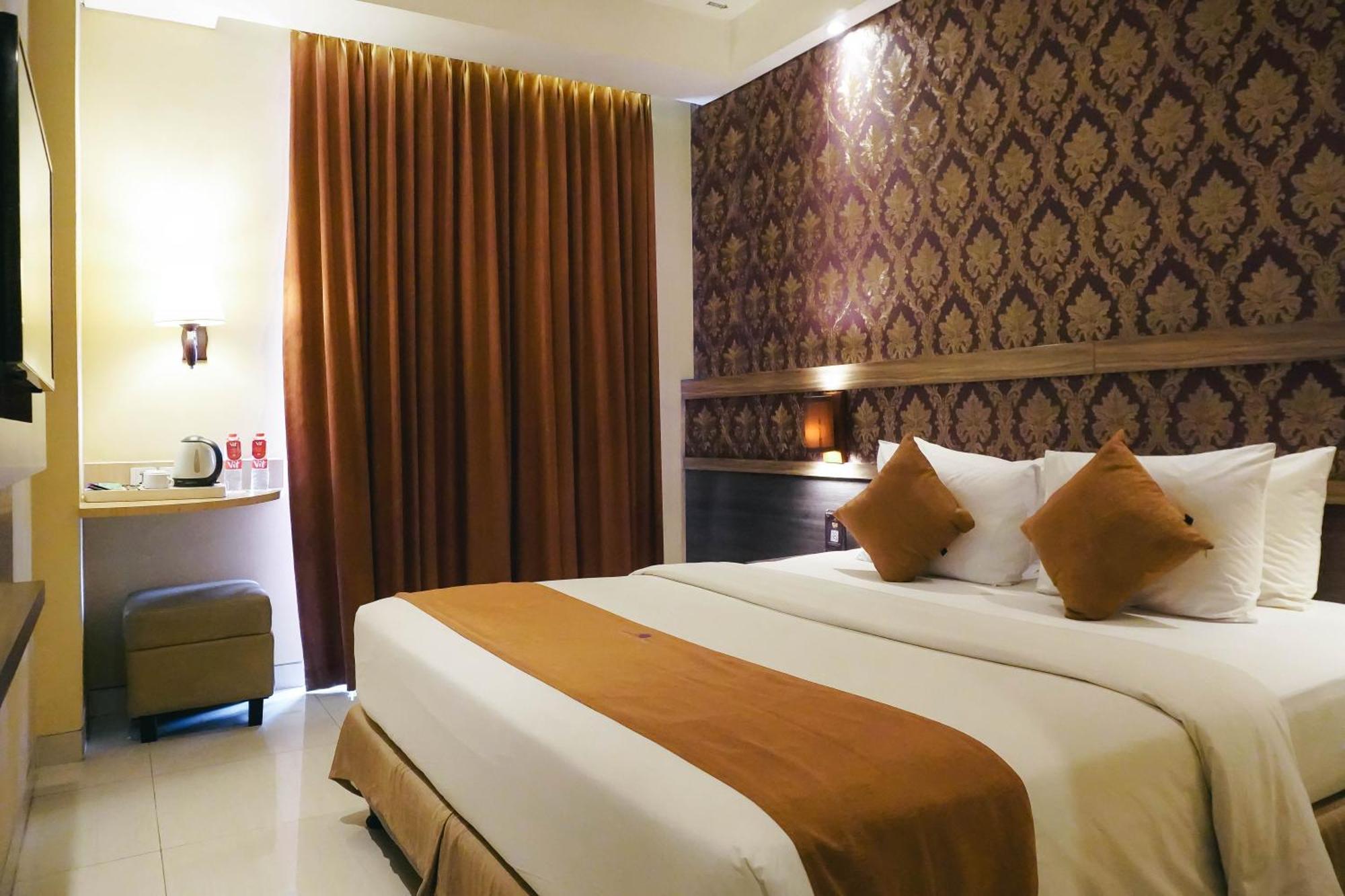 Crystal Lotus Hotel Yogyakarta Melati Exterior photo