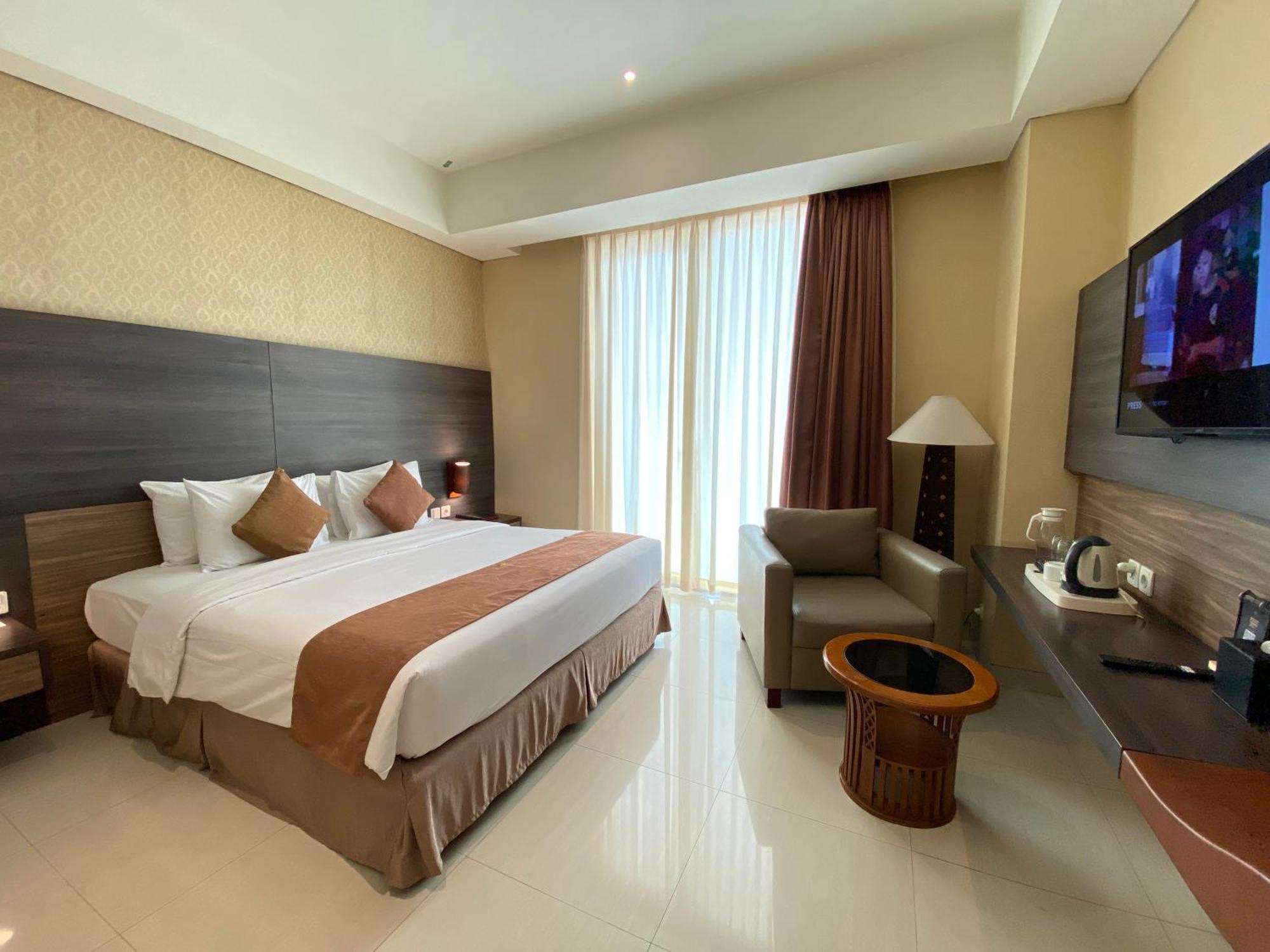 Crystal Lotus Hotel Yogyakarta Melati Exterior photo
